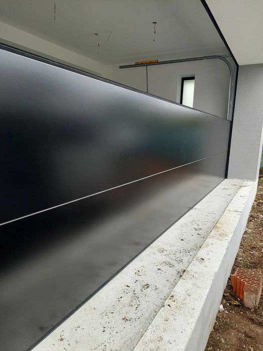 Vand usa de garaj.Culoare Antracit.Latime 4000mm/inaltime 2440mm