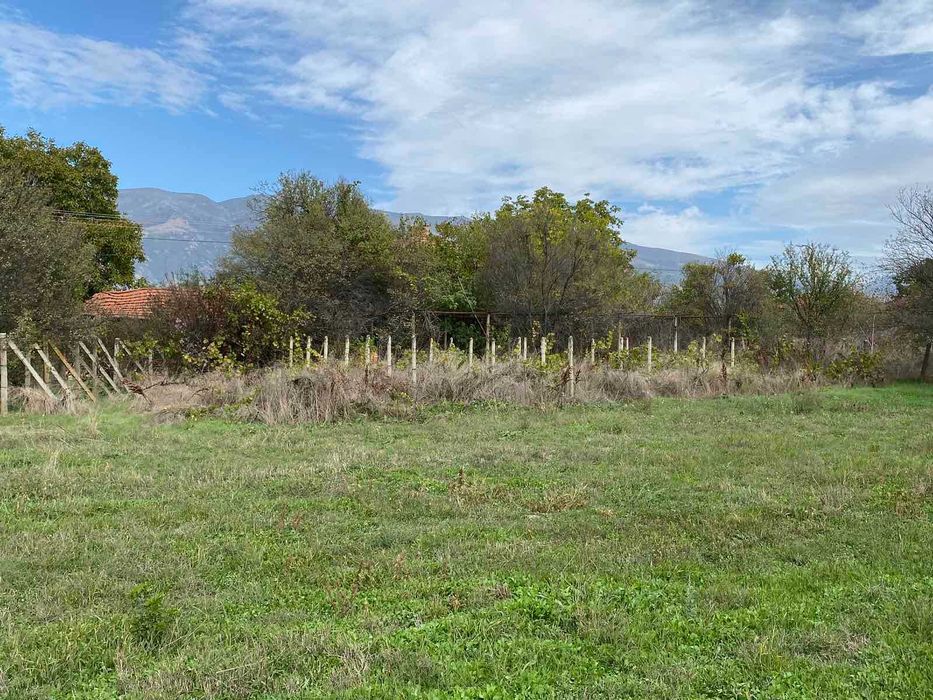 КЪЩА с РЗП 120 кв.м., двор 5.200 дка, село Марино поле