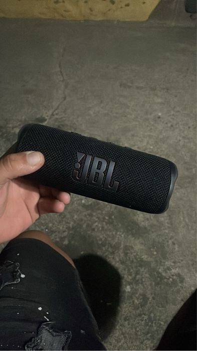 Vand boxa portabila jbl flip 6  noua luata de 3 zile sau schimb cu scuter sau boxe cu statie
