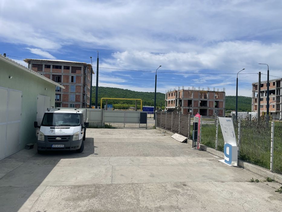 Cladire / hala / garaj plus teren de vanzare