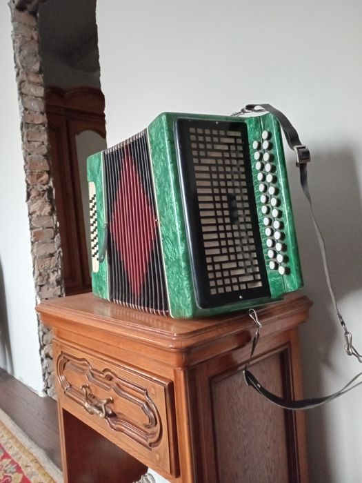 Продам аккордеон