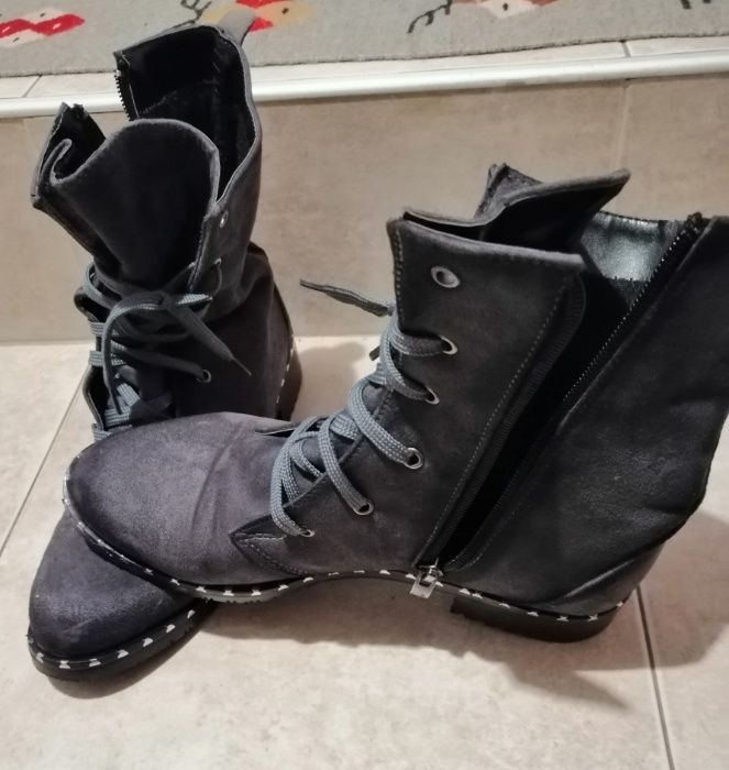 Боти с капси