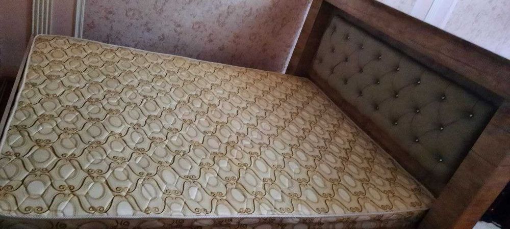 Мебель бу Спальный гарнитур и матрас