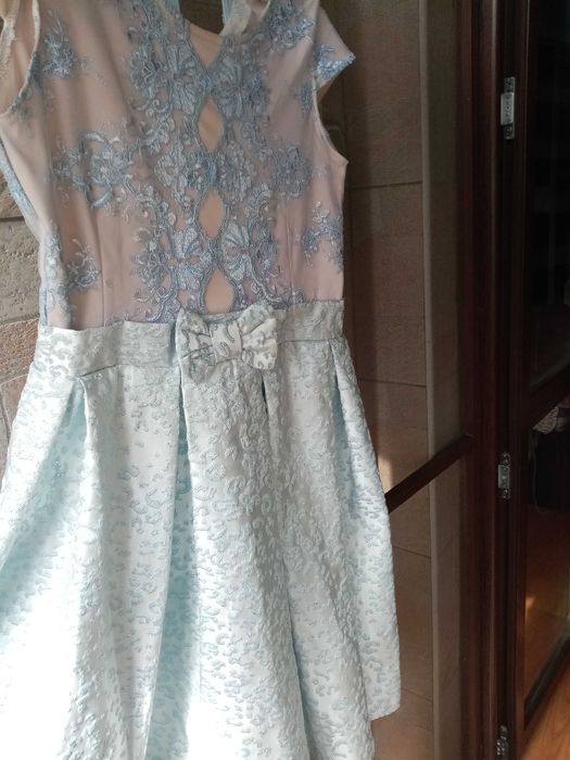 Намалям Офицялна рокля размер м, гол гръб