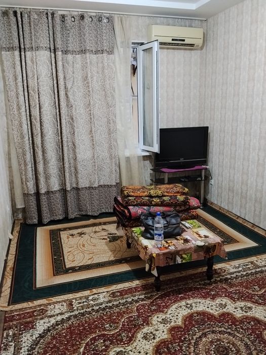 Qorasu 6.  1 xonali kvartira sotiladi