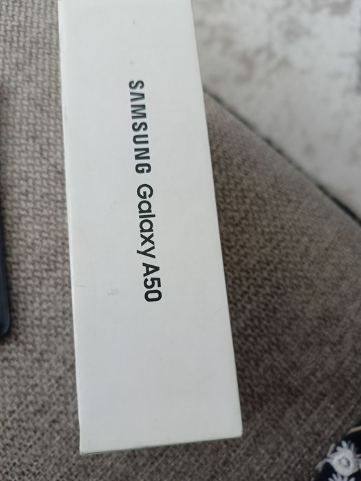 Телефон и аксессуар