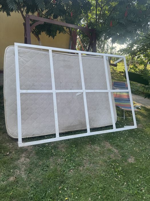 Pat de centru folosit si doua saltele