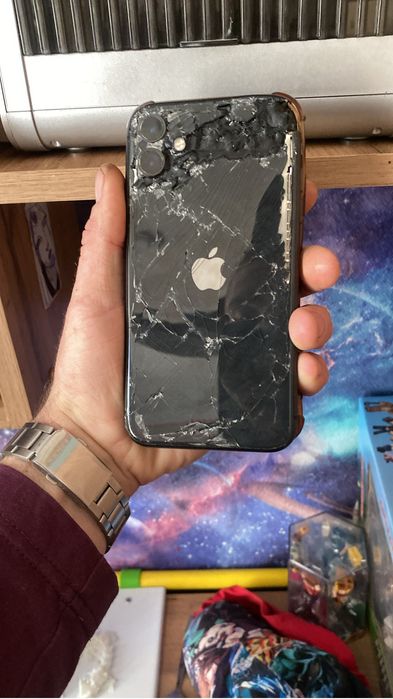 На запчасти айфон 11