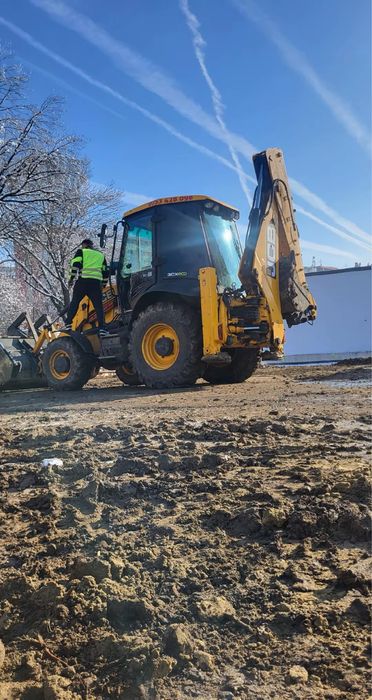 Buldoexcavator De Închiriat