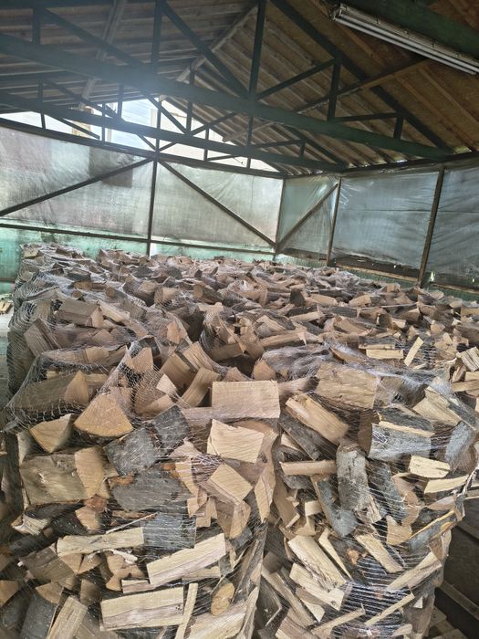 Lemn de foc tăiat sparg uscat