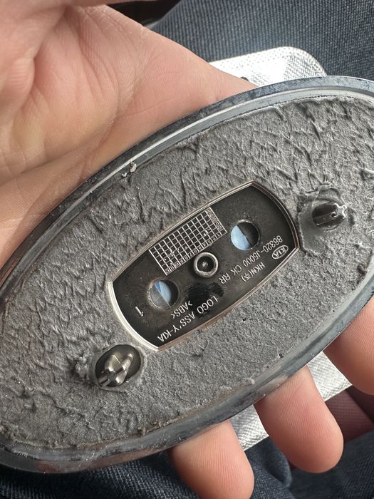 Продам эмблему киа оригинал