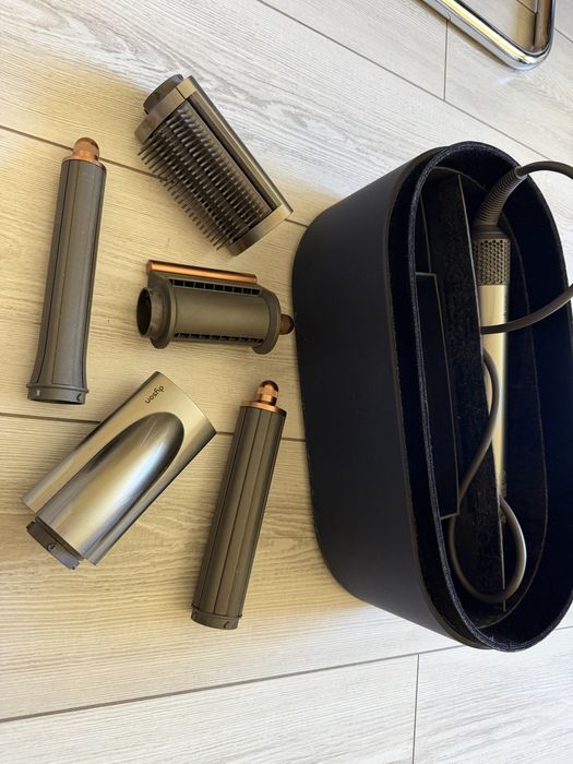 Dyson стайлер бу с кейсом и насадками