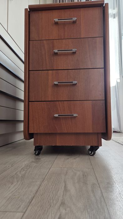 Продам стол книжка