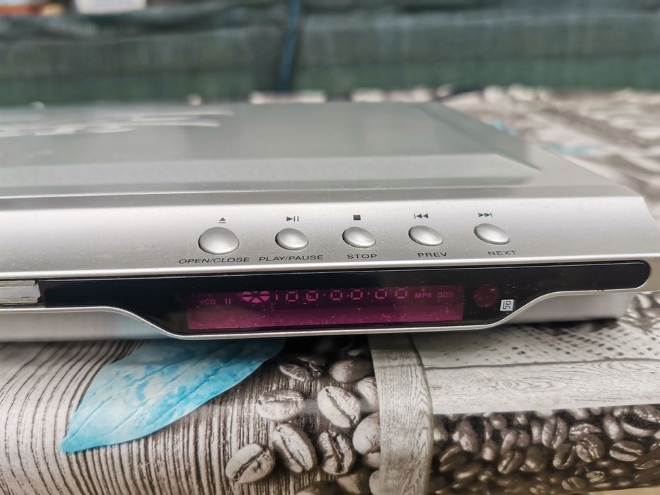 Продавам DVD плеър запазен и почти не използван.