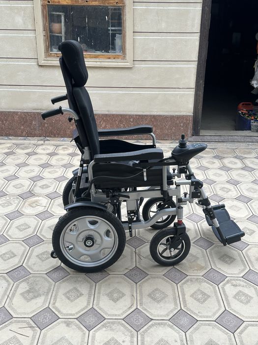 Электрическая инвалидная коляска