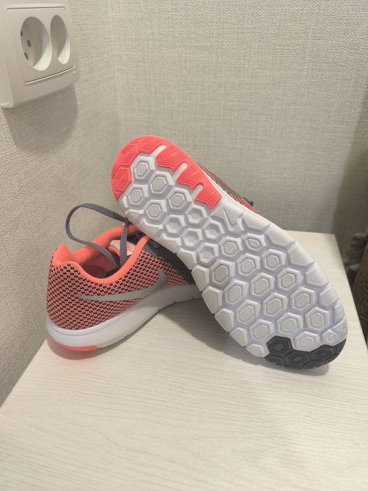Nike оригинал кроссовки новые