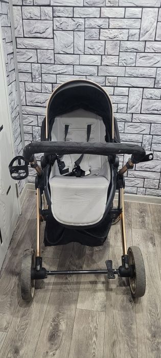 Продам детскую коляску 2 в 1