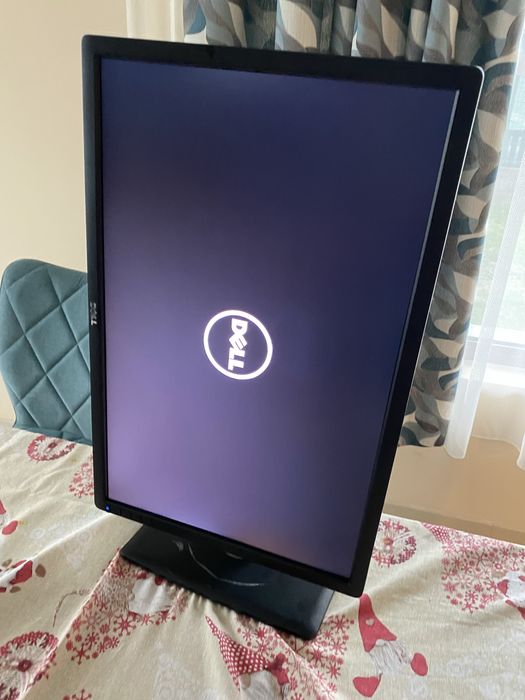 Dell UltraSharp U2412M въртящ се