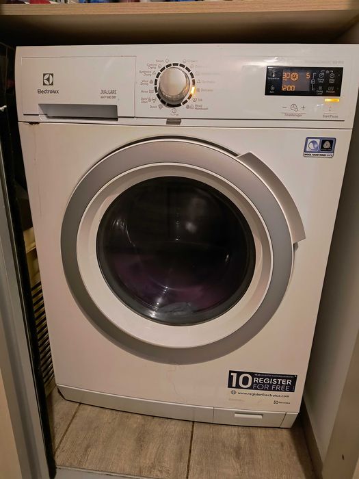 Masina de spalat rufe cu uscator Electrolux - necesita reparatii