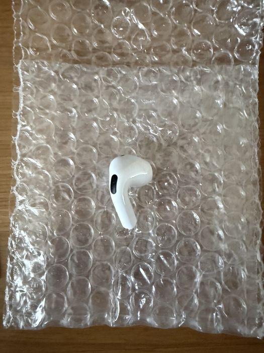 airpod 4 cu noise cancelling