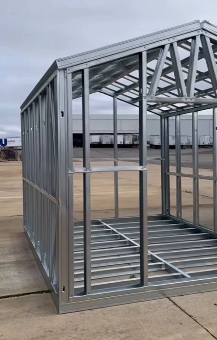 case pe structura metalica