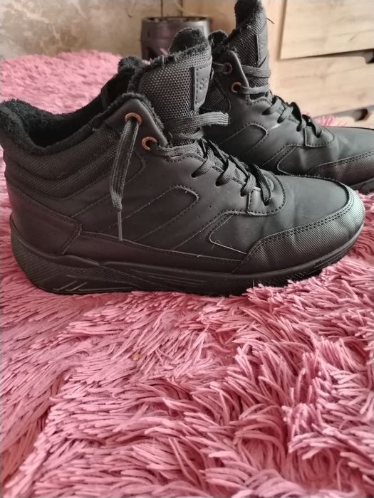 Продам кроссовки мужские