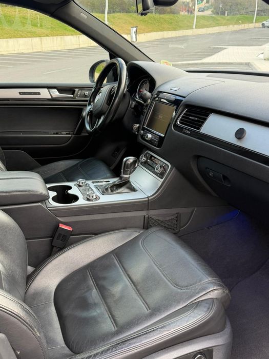 VW Touareg V6 3.0 an 2012 suspensie pneumatica