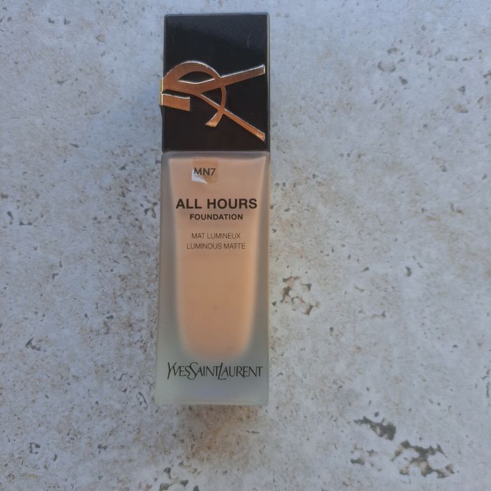 Fond de ten Yves Saint Laurent