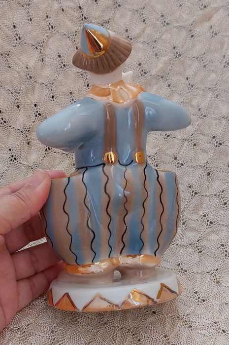 Статуэтка карандашница