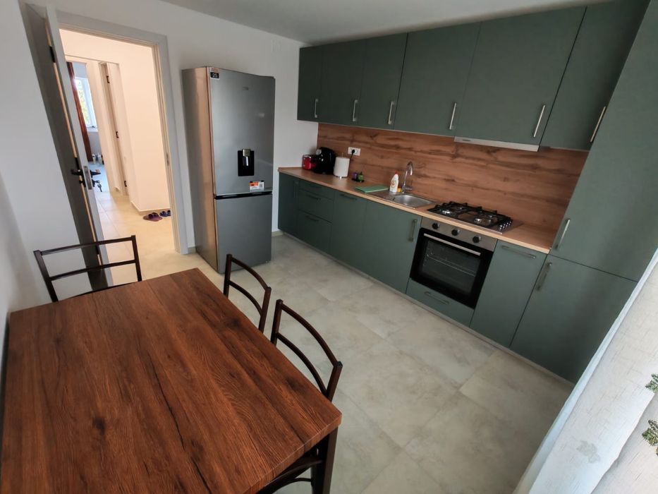 Închiriez Apartament cu 3 camere