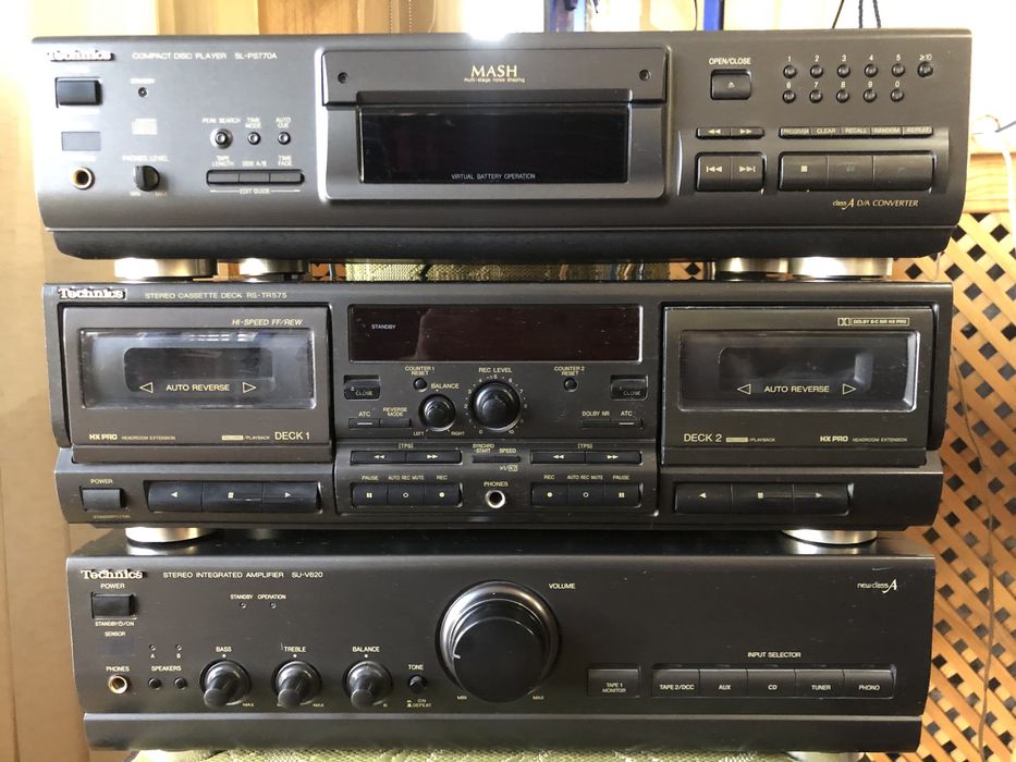 Продам стойку Тесhnics с колонками Radiotehnika