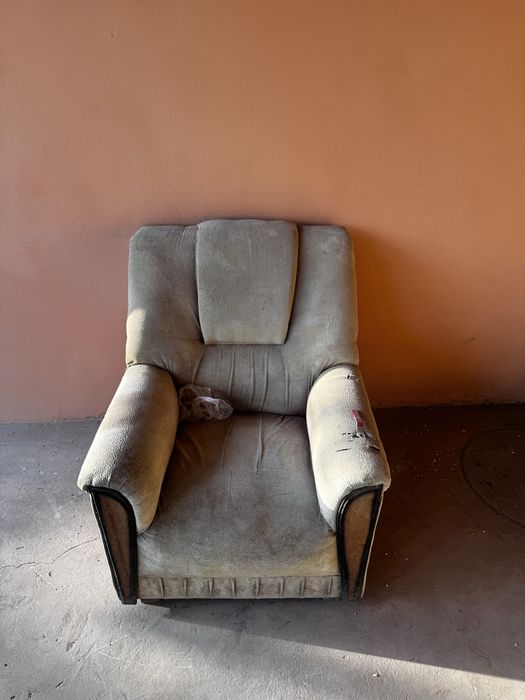 б/у диван сатылады бағасын келісеміз