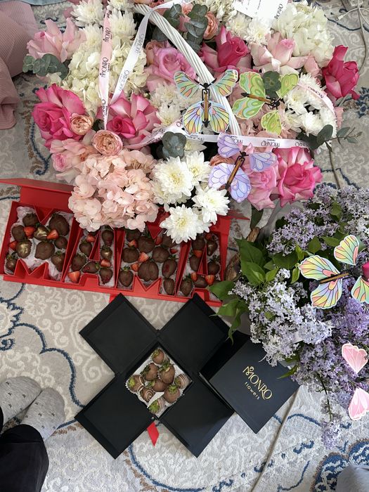 красивый букет в корзине