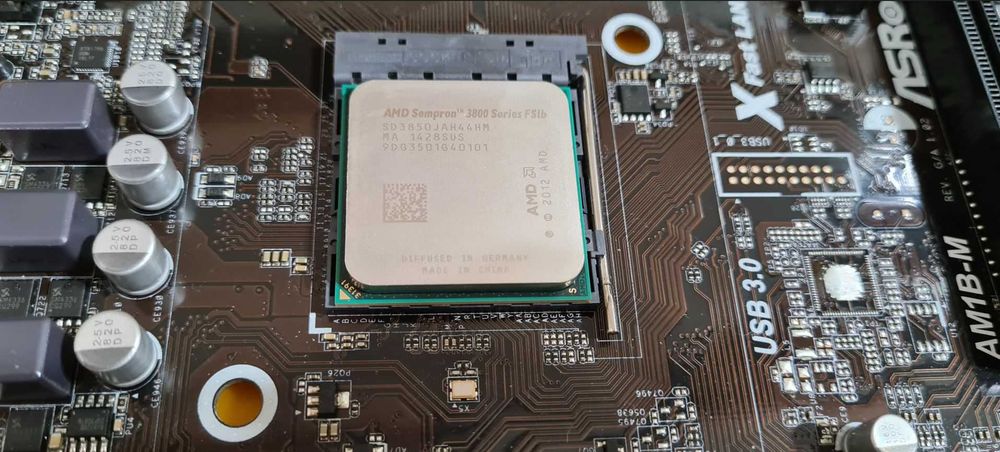 872S.Kit Placa De Baza Asrock AM1B-M+Procesor Quad Sempron 3850,AM1
