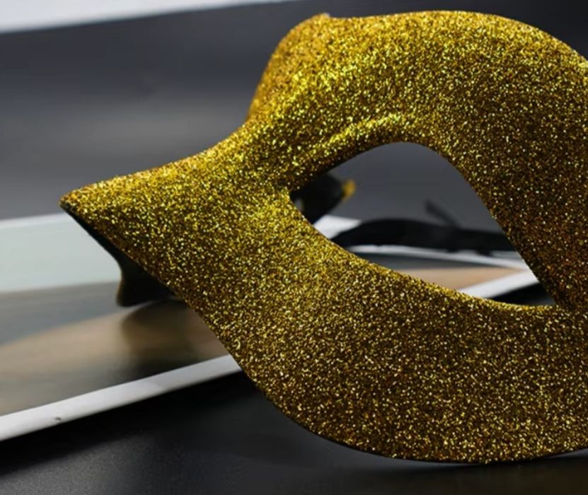 Карнавальные маски для мужчин и женщин