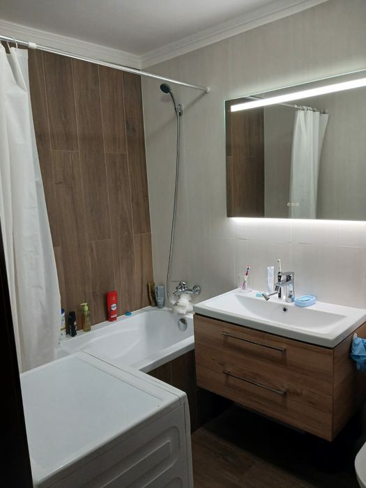Închiriez ap cu 2 camere semidecomandat