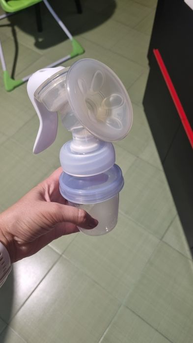 Стерилизатор за микровълнова PHILIPS AVENT с подарък 2 шишета и помпа