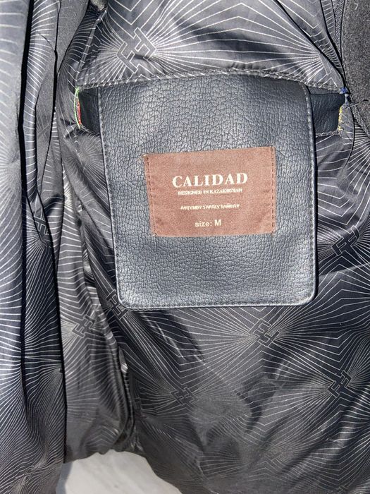 коженная куртка.