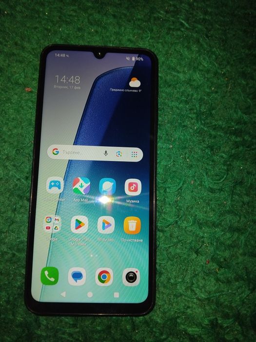 Продавам нов телефон