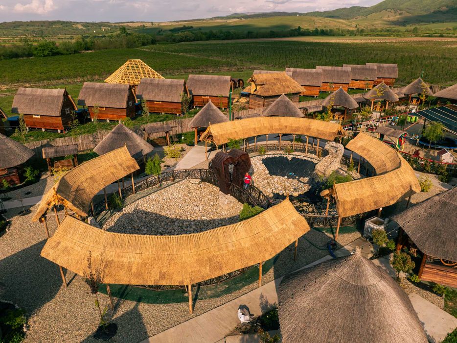 ACOPERIS STUF. Dulgherie Acoperis, Constructiii turistice