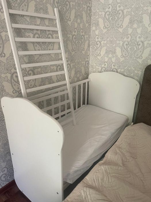 Продам манеж и детский стульчик