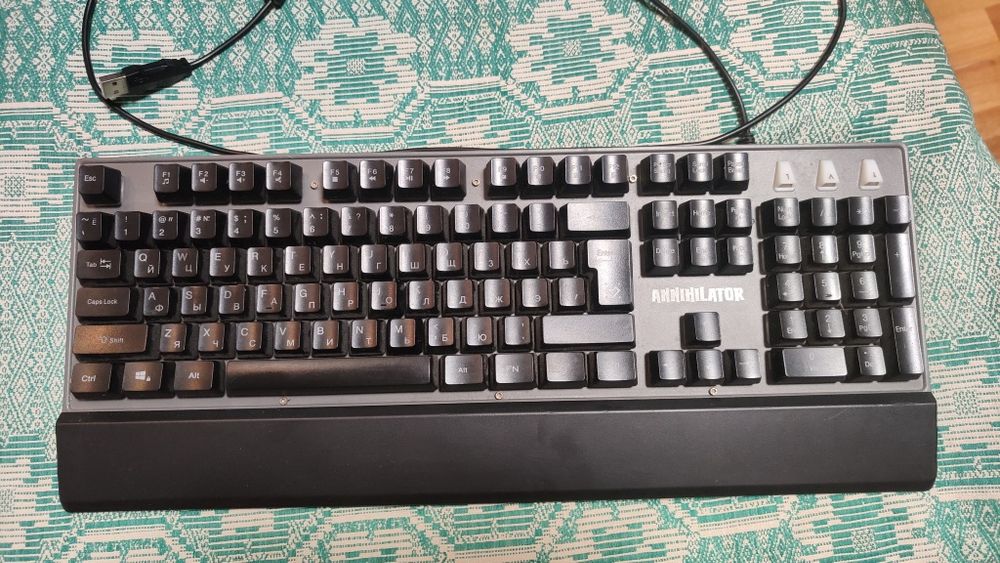 Продам клавиатуру defender annihilation