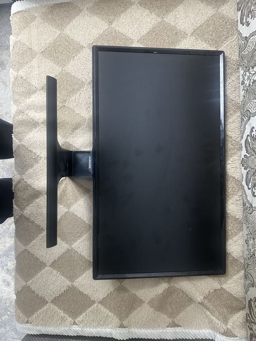 Манитор почти новый