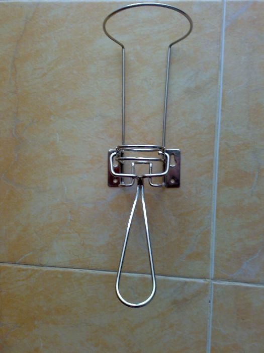 Стоика за шишета за дезинфекция