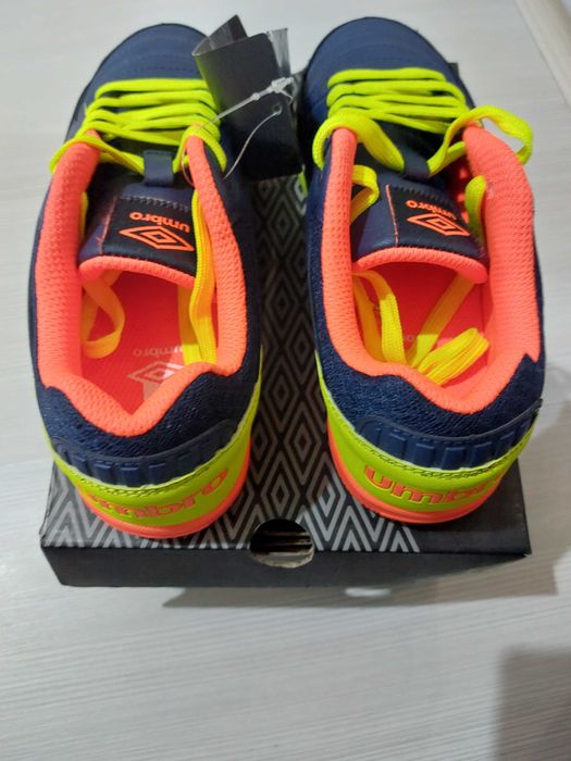 Детски футболни обувки umbro 35