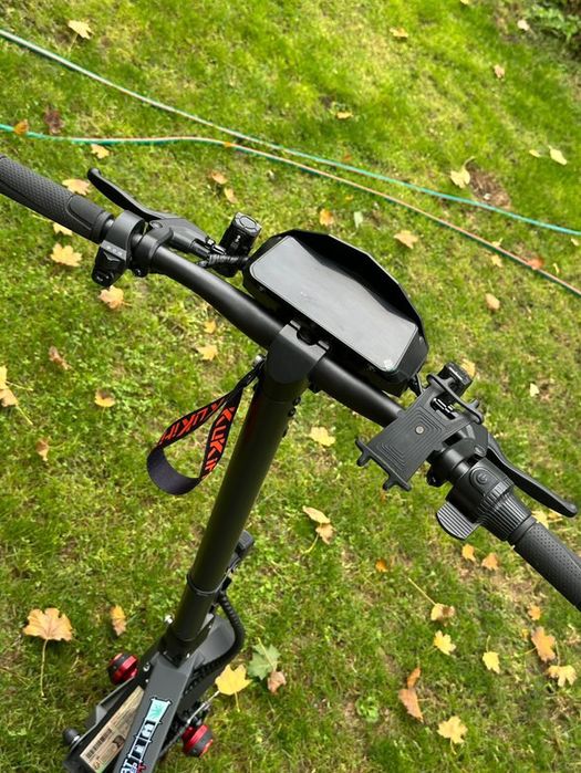 Trotineta noua! Ff buna ca nouaaa se prezinta foarte bine accept proba