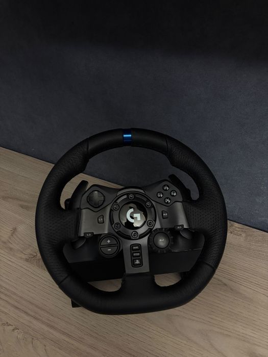 Продам игровой руль Logitech с педалями!