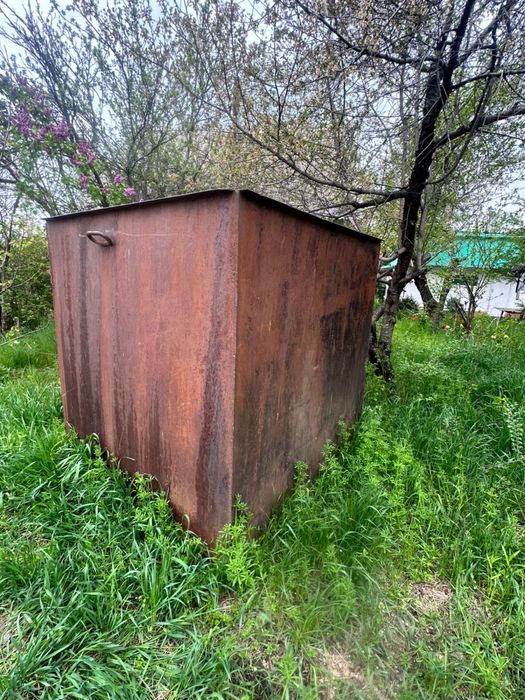 Продам в нормальном состоянии емкость для воды