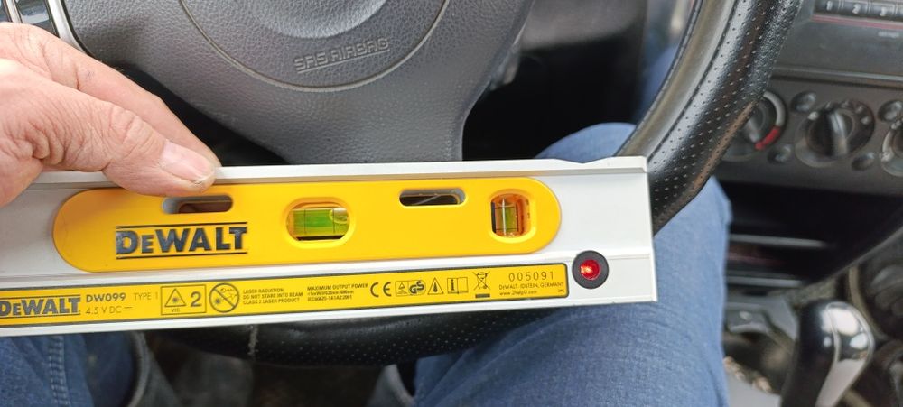 Продам лазерный уровень DeWALT