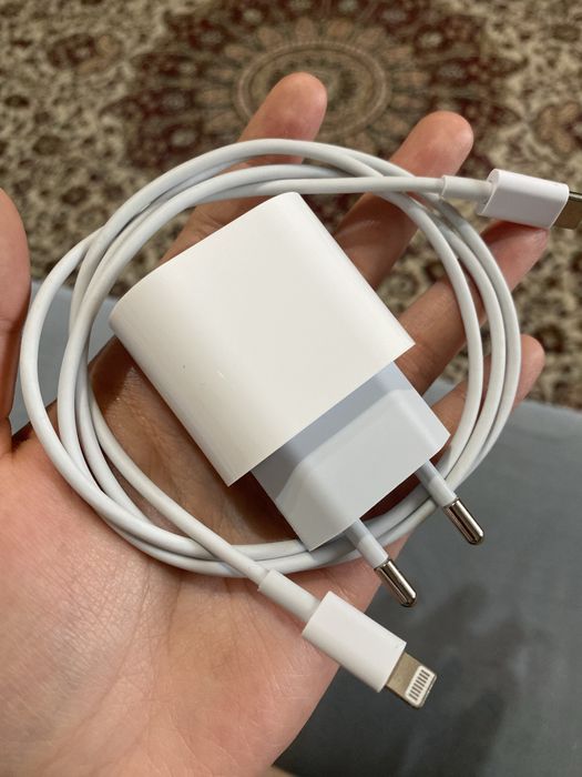 Зарядка на Айфон оригинал